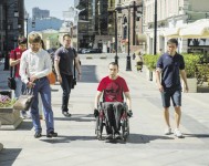 Молодогвардейцы проверили доступность городской среды для инвалидов