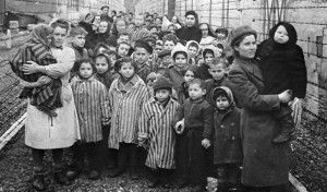 Освенцим в первые часы после освобождения лагеря