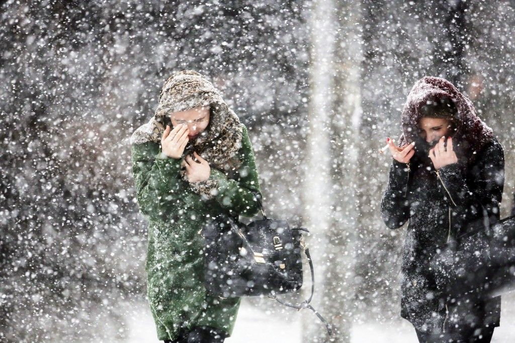 Более 30 тысяч коммунальщиков очищают Москву от снега