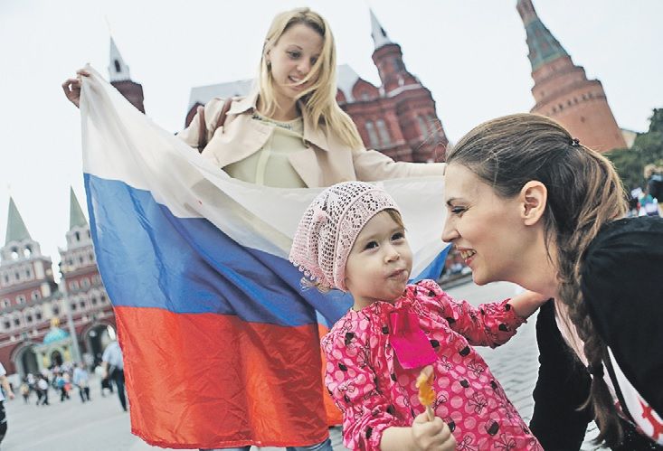 Около 270 тысяч участников отпраздновали День России в центре Москвы