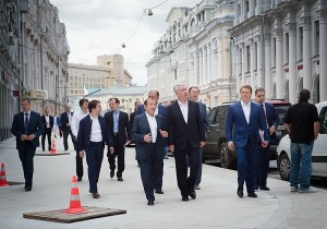 sergey-sobyanin-osmotrel-khod-kompleksnogo-blagoustroystva-myasnitskoy-ulitsy