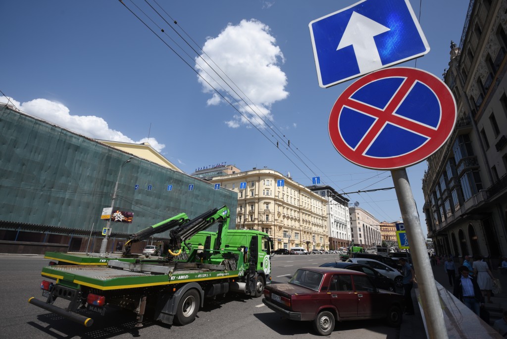 Москва вводит платную парковку на самых проблемных участках 95 улиц