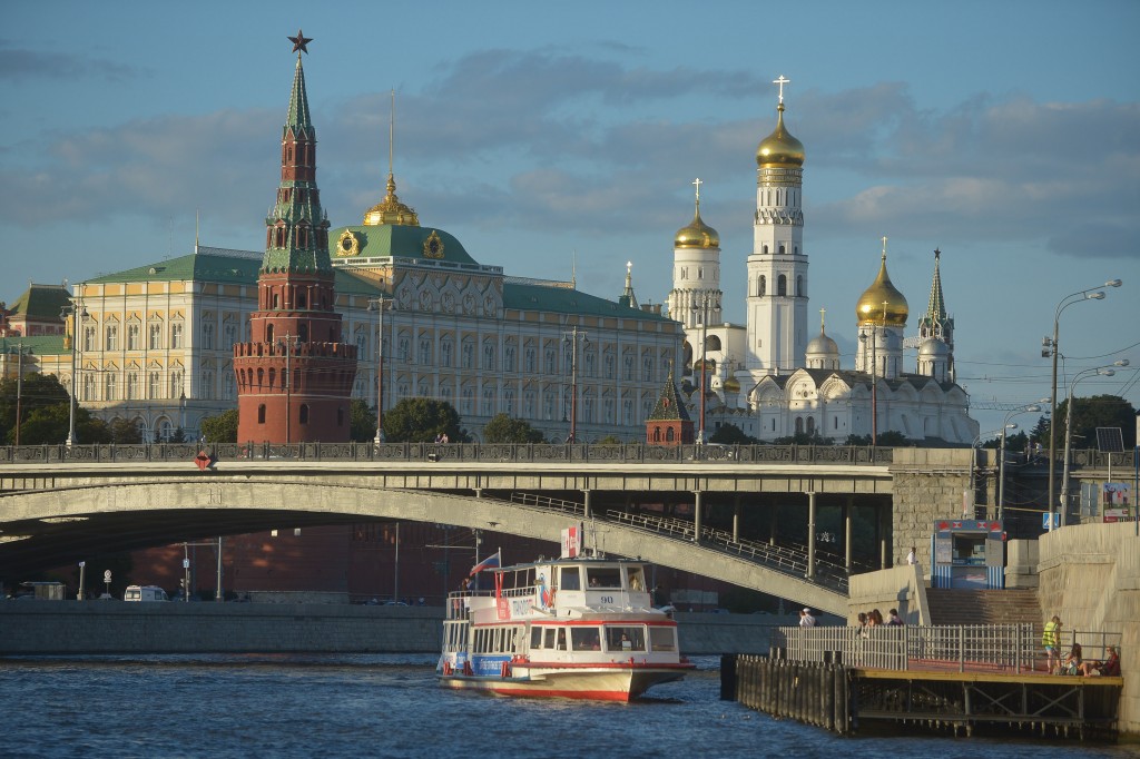 В центре Москвы перекрыли полосу на Шелепихинском мосту