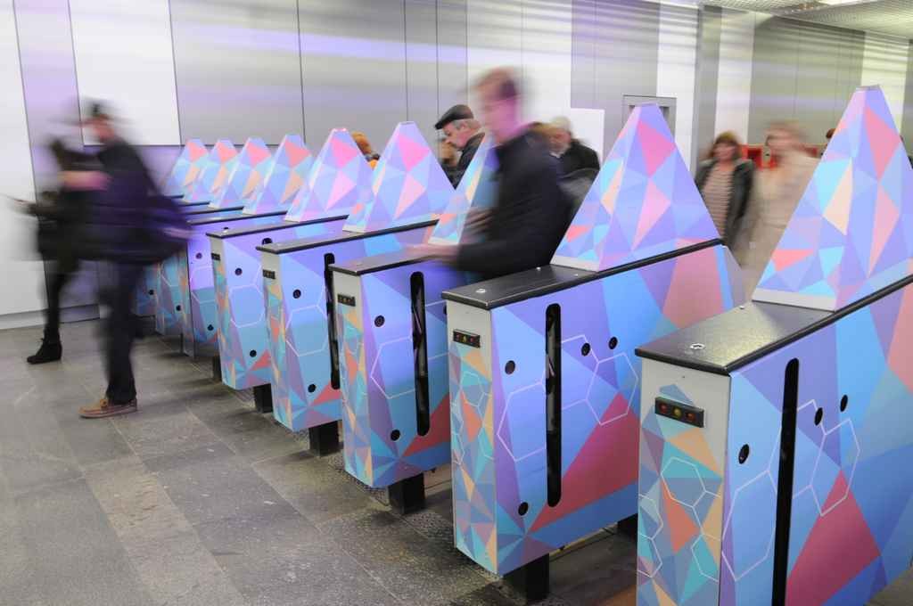 На центральных станциях метро проезд можно будет оплатить банковской картой