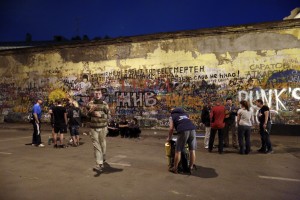 Граффити на стене Цоя останутся после реставрации
