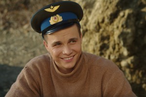ITAR-TASS: MOSCOW, RUSSIA. APRIL 12, 2013. Actor Yaroslav Zhalnin as Yury Gagarin in a scene from Pavel Parkhomenko's movie Gagarin: First in Space. (Photo ITAR-TASS/ Sarafan PR company) Ðîññèÿ. Ìîñêâà. 12 àïðåëÿ. Àêòåð ßðîñëàâ Æàëíèí â ðîëè Þðèÿ Ãàãàðèíà âî âðåìÿ ñúåìîê ôèëüìà ðåæèññåðà Ïàâëà Ïàðõîìåíêî "Ãàãàðèí. Ïåðâûé â êîñìîñå". Ôîòî ÈÒÀÐ-ÒÀÑÑ/ Êîìïàíèÿ "Ñàðàôàí PR"