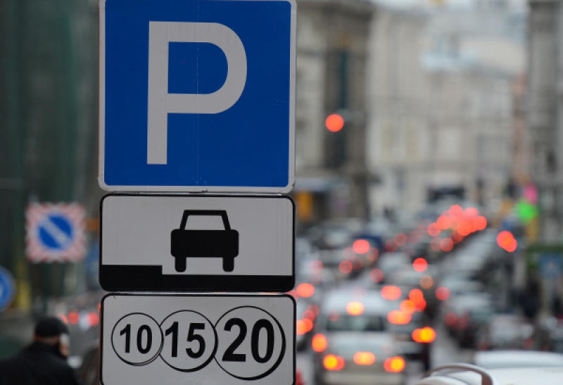 Жители новой зоны платной парковки оформили 1,5 тысячи разрешений