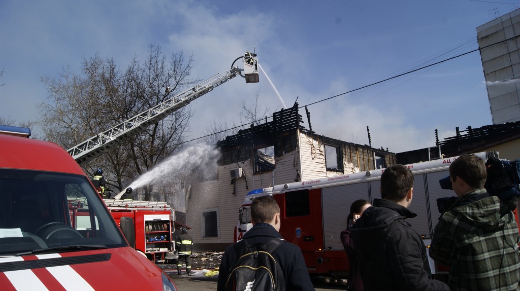 Окружные пожарные предупредили горожан об опасностях неосторожного обращения с огнем