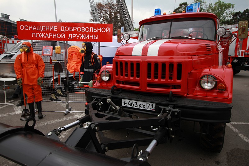 Юбилей МЧС: на Красной площади открылась выставка спасательной техники