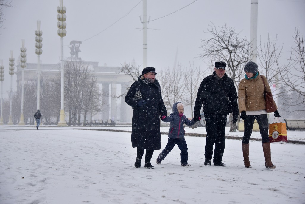 Зима в Москве: в понедельник прогнозируют снег и гололедицу