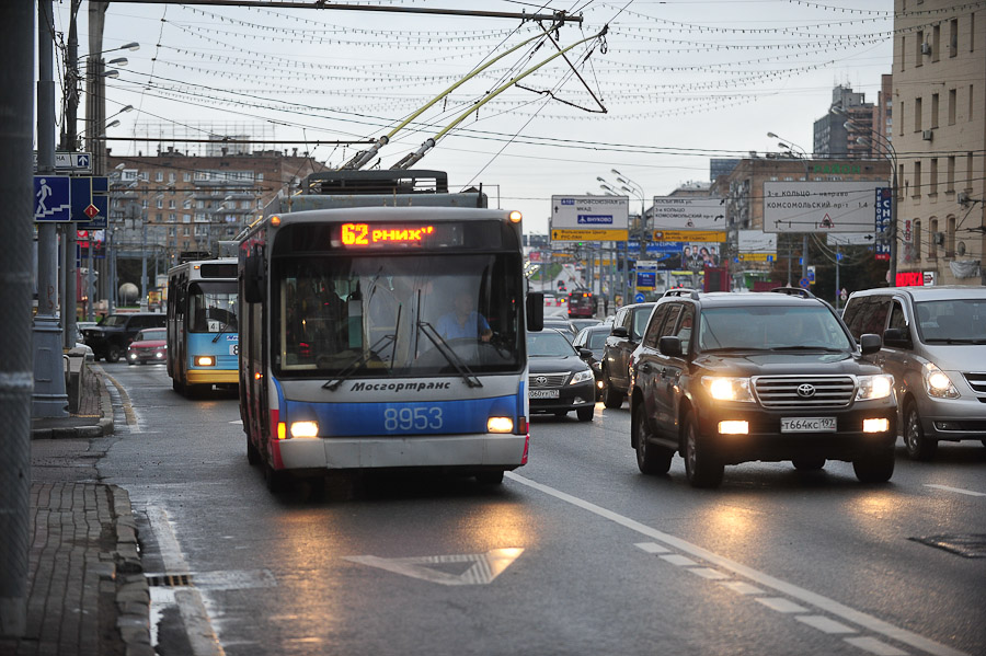 Движение транспорта ограничат на Моховой улице и Софийской набережной