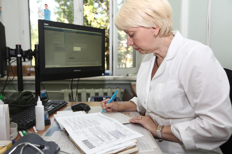 В трех регионах России началось внедрение электронных больничных
