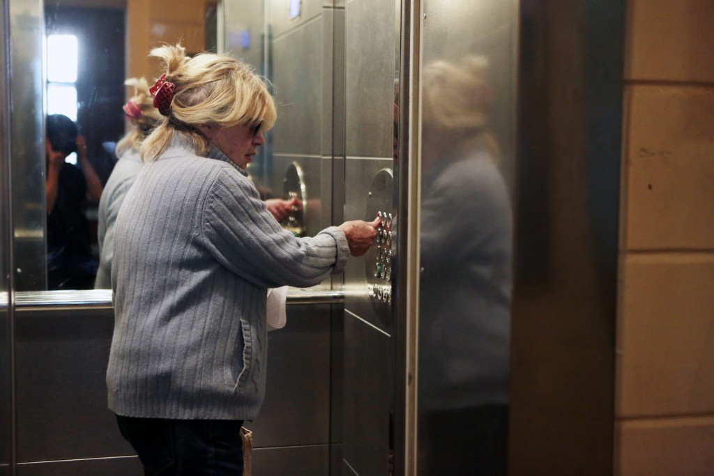 В московских домах по программе капремонта заменено 2,4 тысячи лифтов