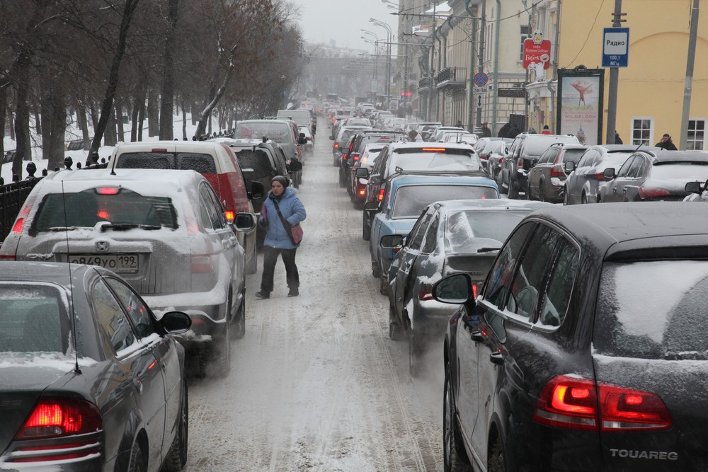 Дептранс призывает автовладельцев пересесть на общественный транспорт в непогоду