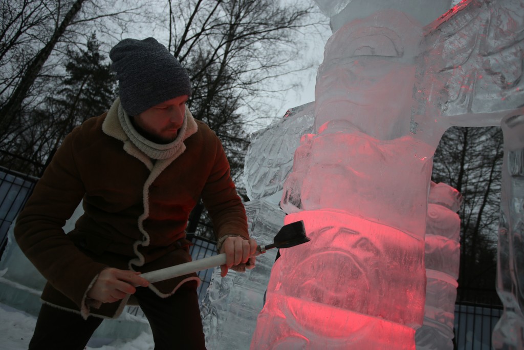 На Поклонной горе вновь заработала выставка ледяных фигур