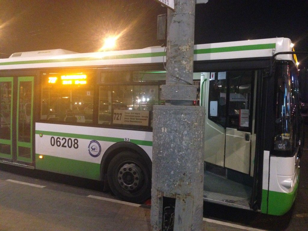 Провал грунта на 4-й Магистральной улице изменил маршруты автобусов
