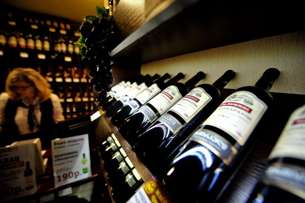 Семь столичных фирм лишились права продавать алкоголь