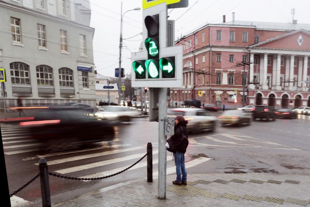 На столичных улицах появляются «умные светофоры»