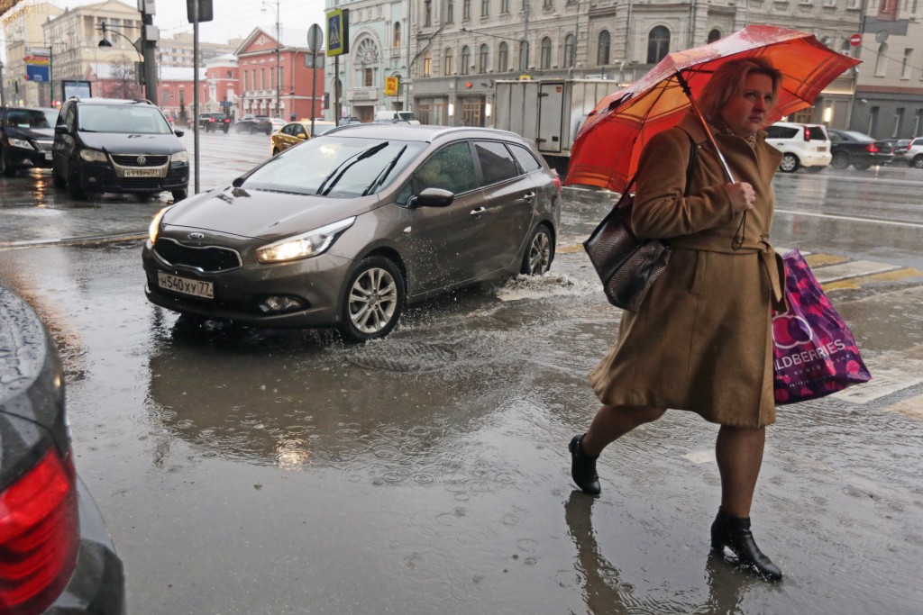 В чем ходят в москве сейчас по погоде женщины фото