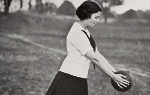 Женщина-футболист. Начало XX века. Фотоархив Wikipedia
