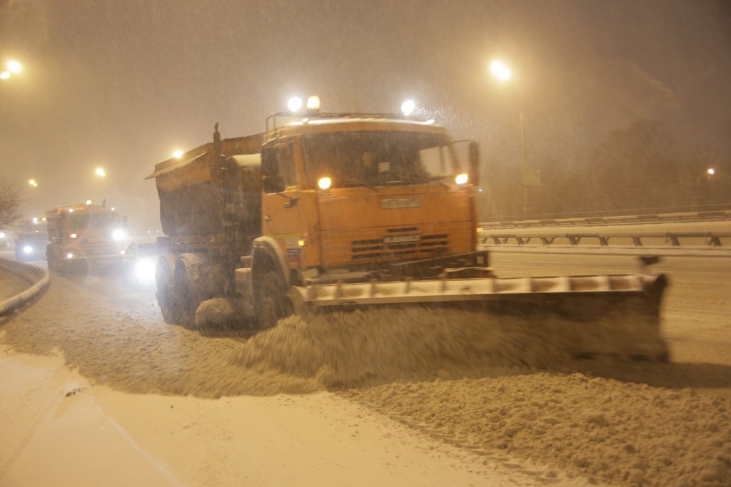 Бирюков: Коммунальные службы справились с последствиями аномального снегопада