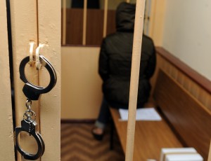 Уборщице дали год тюрьмы за кражу клатча Prada c 350 тысячами рублей