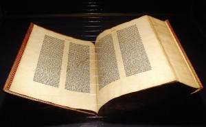 "Библия" Гутенберга в музее Майнца. Фотоархив Wikipedia