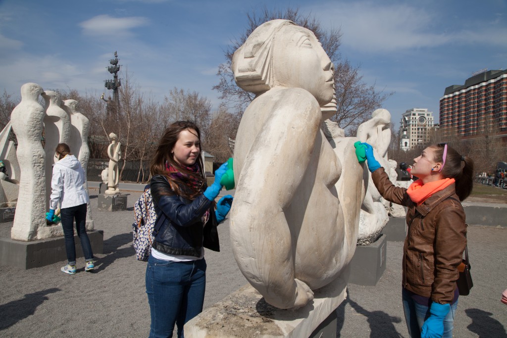 В Парк МУЗЕОН скульптуры возвращаются после зимовки