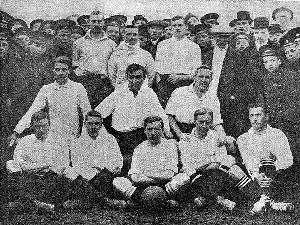 Сборная команда Московской футбольной лиги, выигравшая первый международный матч. Фотоархив Wikipedia