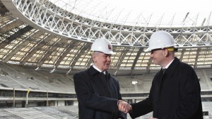19 апреля 2016 Мэр Москвы Сергей Собянин и президент FIFA Джанни Инфантино осмотрели ход реконструкции стадиона "Лужники"