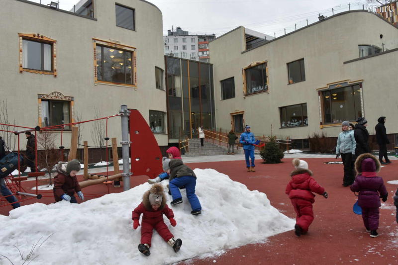 Полицейские проверили бесхозную сумку у детского сада на востоке Москвы