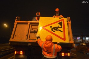 Коммунальщики приступили к ремонту дорог ночью 8 апреля