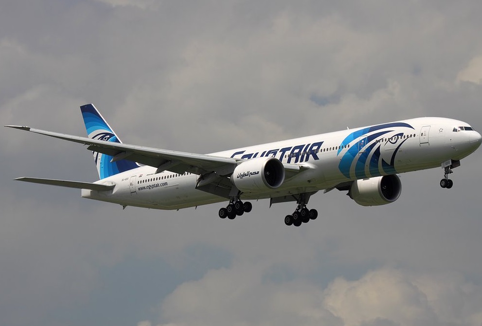 СМИ: Пассажирский самолет, летевший из Парижа в Каир, упал в Средиземное море