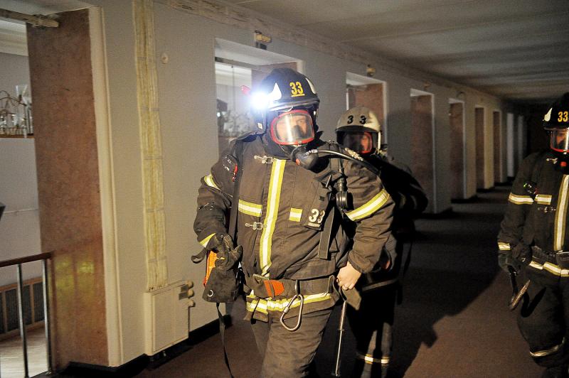 На место возгорания в Московском университете выехали сотрудники
