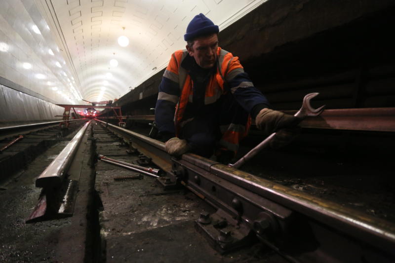 Станции «красной» ветки метро закрыли на ремонт до понедельника