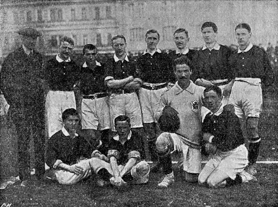 Сборная Московской футбольной лиги, сыгравшая 23 сентября 1912 года в Москве со сборной командой Санкт-Петербургской Футбол-Лиги вничью. Фотоархив Wikipedia