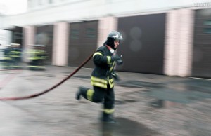Пятерых человек удалось спаси при пожаре в доме на улице Поклонная