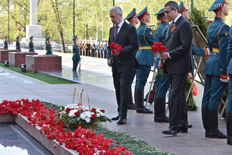 Сергей Собянин возложил цветы на Могилу Неизвестного Солдата