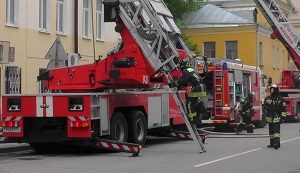 Пожар в здании, расположенном в Пыжевском переулке. Фото: Агентство городских новостей "Москва".