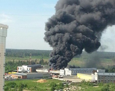 В Зеленограде загорелся крупный автосервис