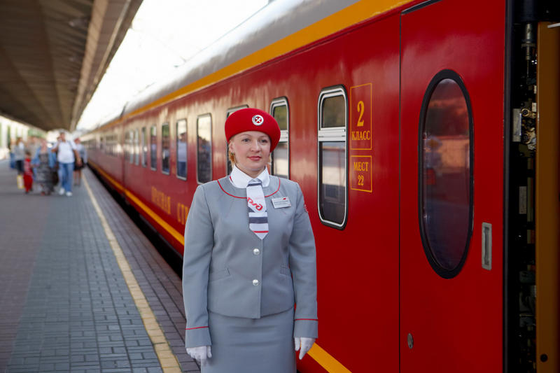 Дата дня: 10 июня между Москвой и Санкт-Петербургом пустили поезд «Красная стрела»