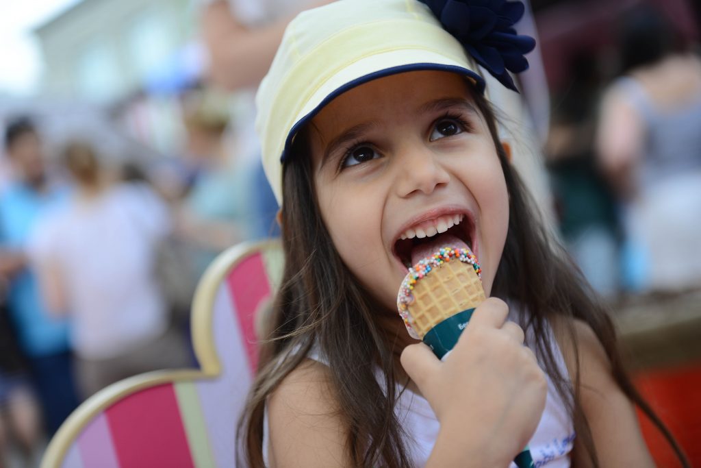 За первые дни работы фестиваля «Московское мороженое» продано около 20 тонн лакомства