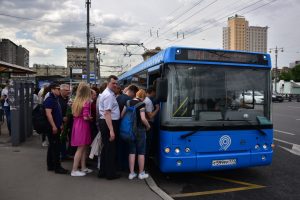 По Садовому кольцу пустят автобусы вместо троллейбусов на 14 ночей. Фото: "Вечерняя Москва"
