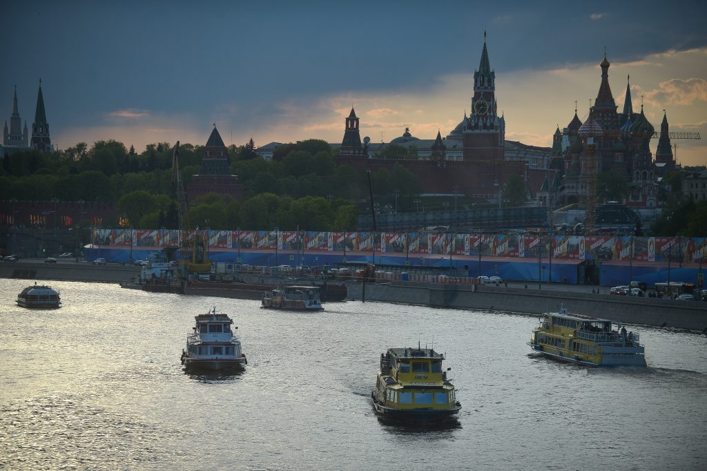 Реконструкция Москворецкой набережной завершится к концу сентября 2017 года