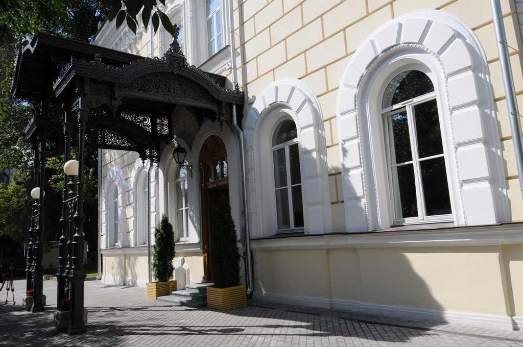 Два исторических здания реконструируют на Малой Никитской улице