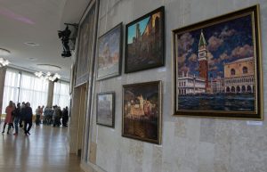 Посетители центра «Кижи» увидят выставку работ ко Дню России