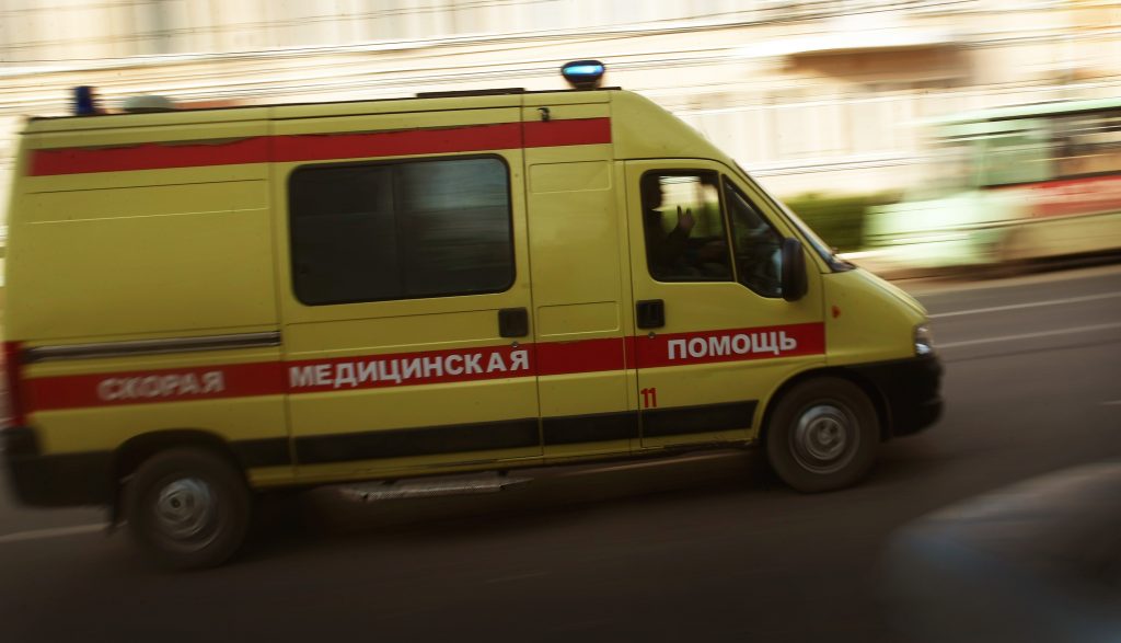 Пострадавшему в ДТП на Щелковском шоссе ребенку оказывают помощь