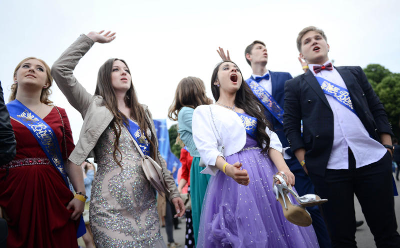 Около 20 тысяч школьников примут участие в главном выпускном Москвы