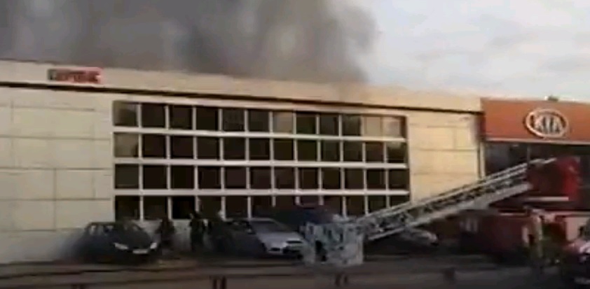 Пожар в автосалоне «КИА» на юго-востоке Москвы потушен