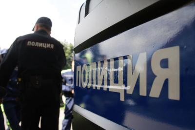 Четверо неизвестных ограбили мужчину на сумму около 700 тысяч рублей